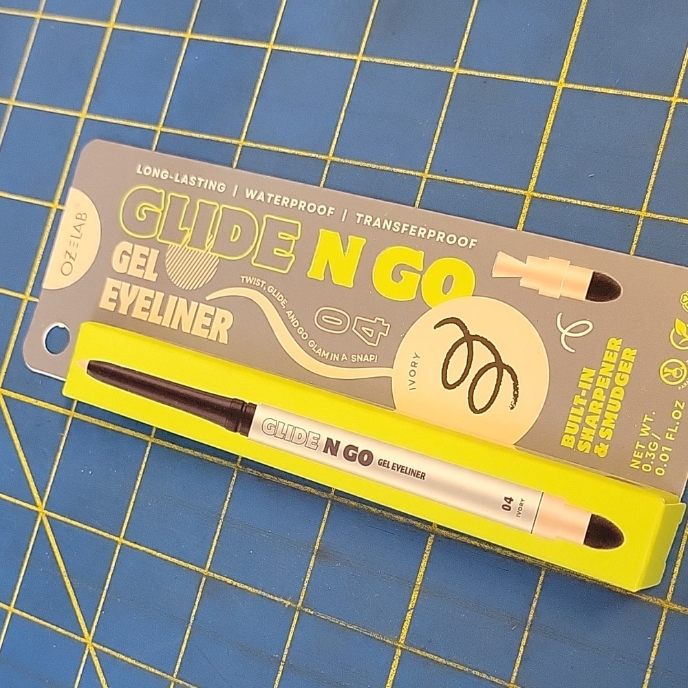 Oz Lab 04 Ivory Gel Eyeliner New In Box Sharperner & Smudger 0.3g